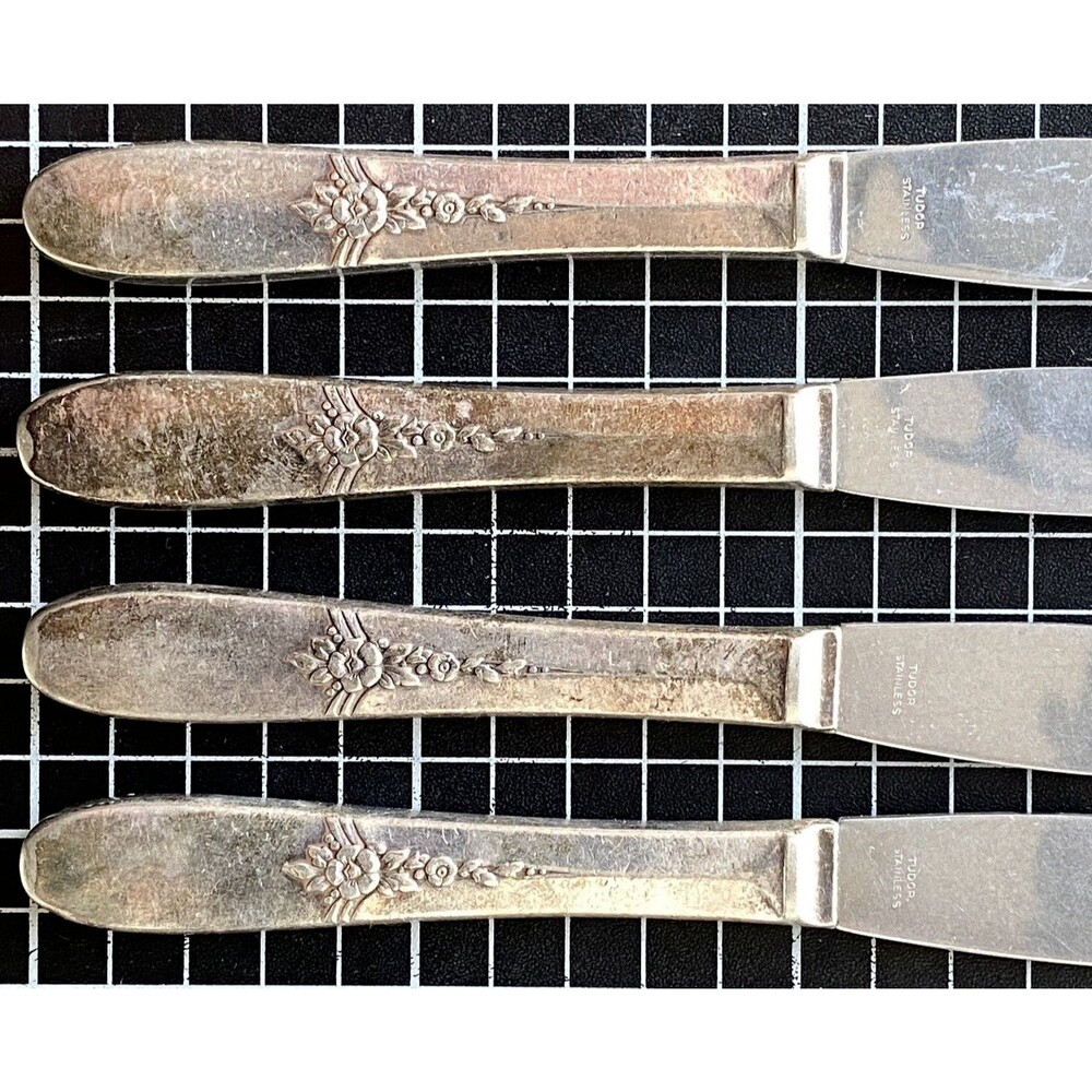 1941 Fantasy Oneida Tudor Plate Silverplate Grille Dinner Knives Lot 4
